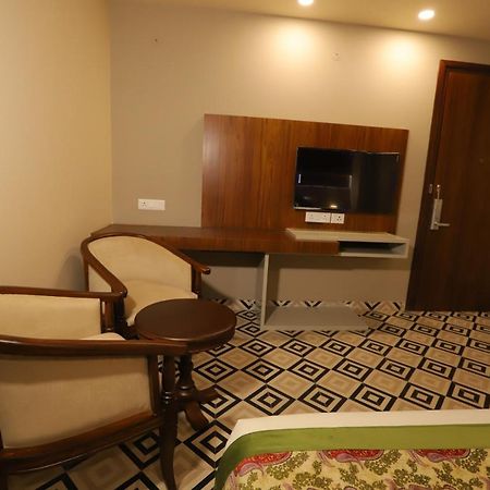 Ip Royal Hotel - ニューデリー エクステリア 写真