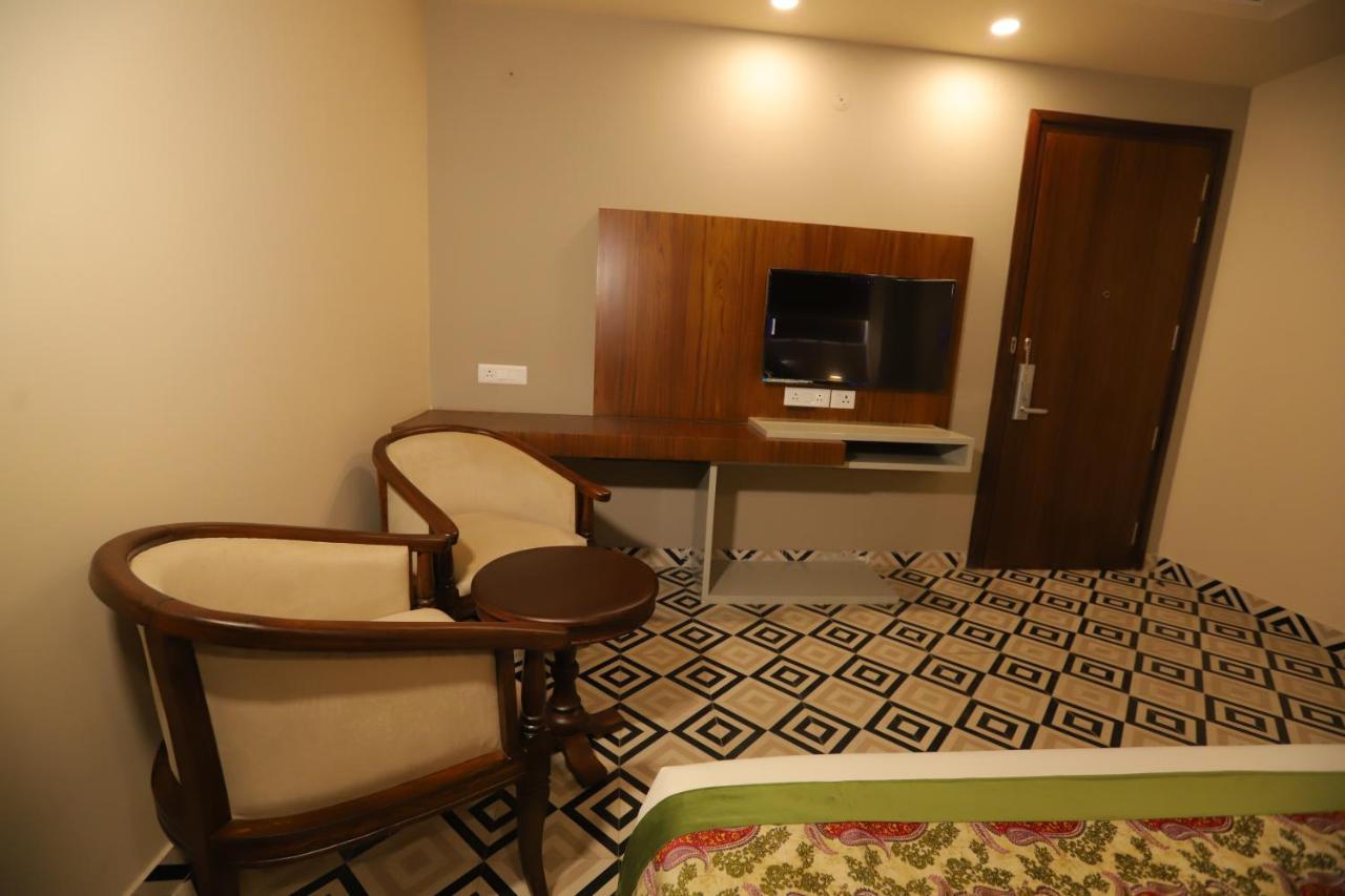 Ip Royal Hotel - ニューデリー エクステリア 写真