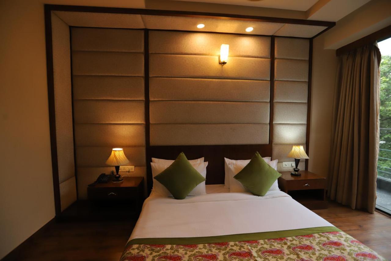 Ip Royal Hotel - ニューデリー エクステリア 写真