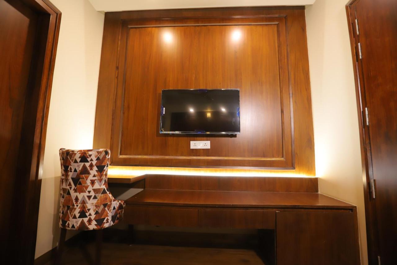 Ip Royal Hotel - ニューデリー エクステリア 写真